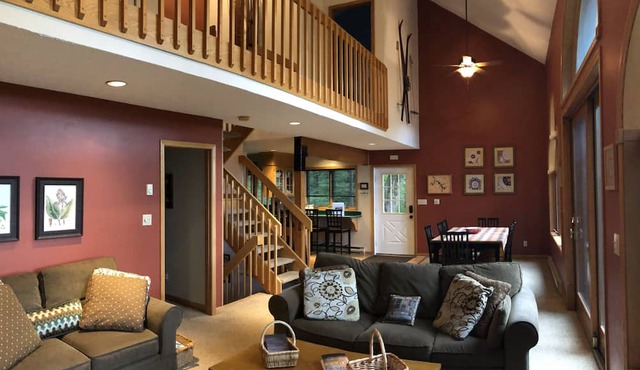 4BR/4BA~New Hot Tub~Pet Friendly~Minutes to Wisp~Private Bath for Each BR in McHenry