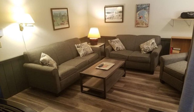 ☆ SKI ON & OFF ☆ Spruce Glen B on Great Eastern Trail w/AC, Fireplace, Sauna in Killington