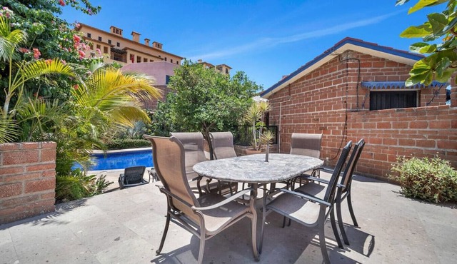 Medano Beach, Marina, Downtown, Walkable, Cozy in Cabo San Lucas