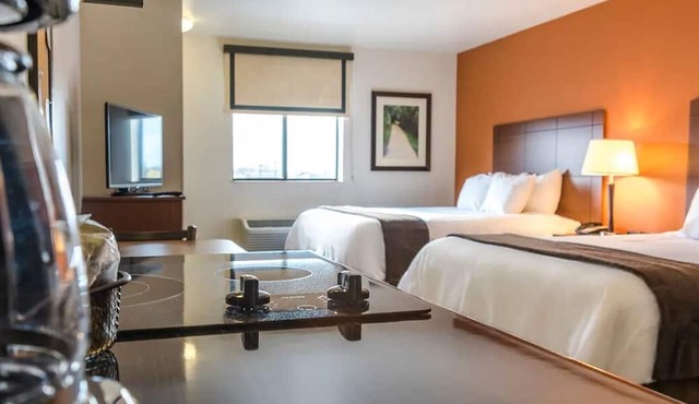 Modern Room w/Kitchen & Blackout Curtains – Designed for Great Sleep in Yakima