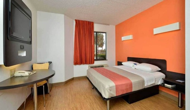 1 Queen Bed | Non-Smoking in Plano
