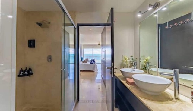 In ☆ sea front/Luxurious facilities/Unbelievable location ☆.