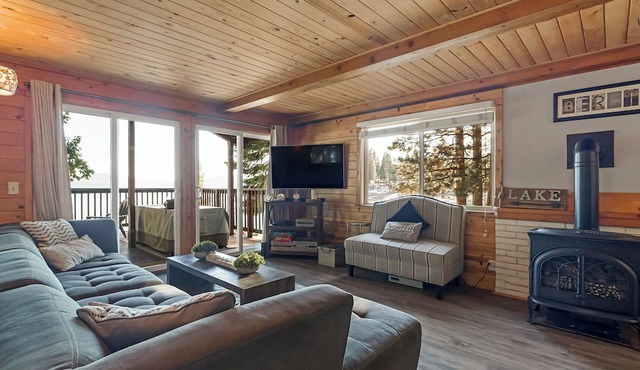 Top-Level Lake Almanor Getaway 11 ~ Lake Views in Lake Almanor