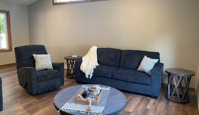 Beautiful Lake Manuella home, perfect for families! Relax, fish, swim, boat. in Litchfield