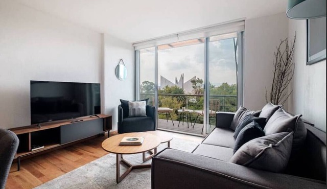 Chic Apartment in Condesa with balcony and park view in Ciudad de México