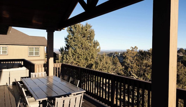 5BR Eagle Crest Lodge with Resort Amenities in Redmond