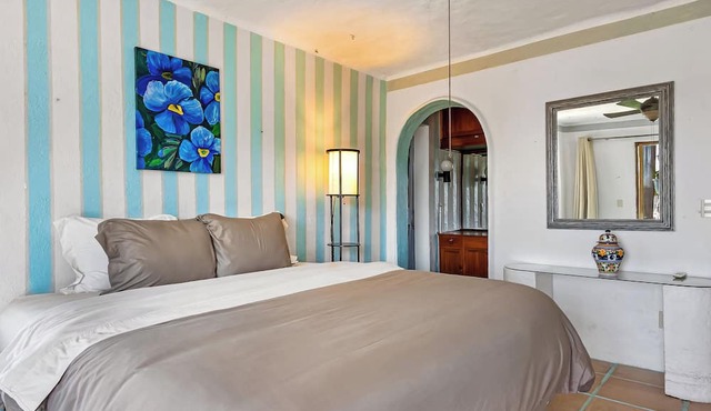 Spacious 2-bedroom apartment with AC, WiFi in Marina Vallarta. in Puerto Vallarta
