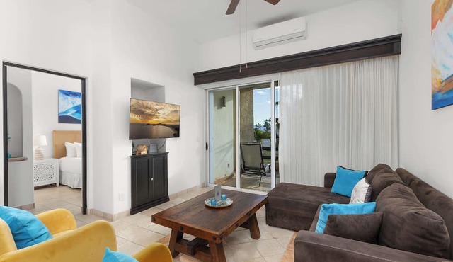 Breathtaking 2BR Condo w/Ocean Views & Jacuzzi in Cabo San Lucas