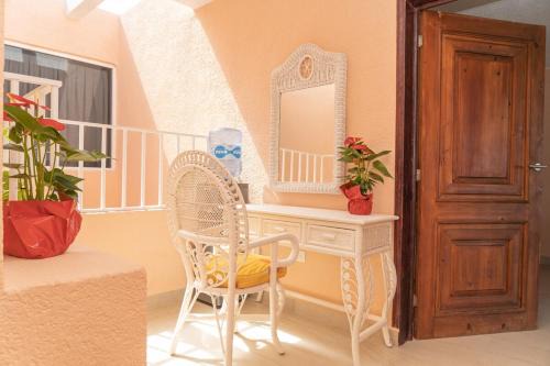 Villa Ixchel-Stunning views, right on the beach! in Puerto Morelos