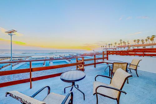 Dog-Friendly Villa with Heated Outdoor Pool, Hot Tub, Streaming, Balcony, Grill in Rosarito