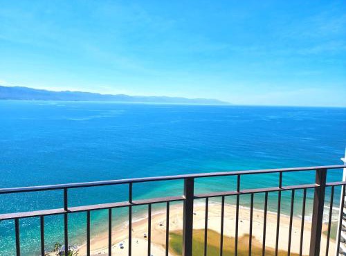 Amazing views, beachfront Grand Venetian in Puerto Vallarta