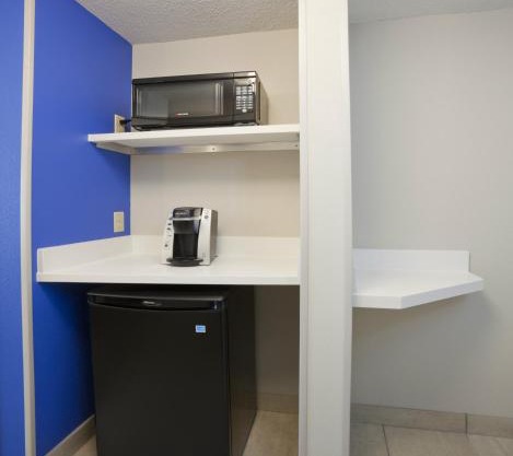 Holiday Inn Express Paul Ihg Hotel 